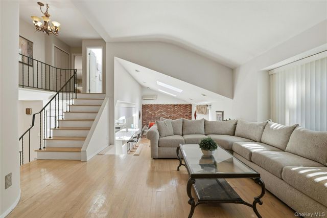 3 King Avenue, Melville, NY 11747