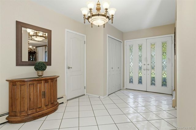 3 King Avenue, Melville, NY 11747