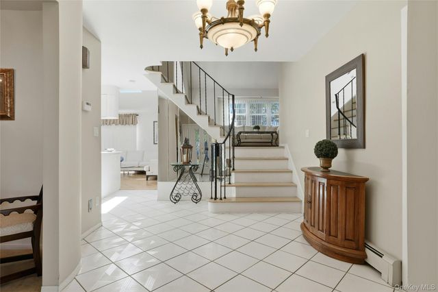 3 King Avenue, Melville, NY 11747