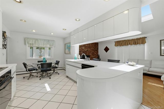 3 King Avenue, Melville, NY 11747