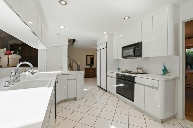 3 King Avenue, Melville, NY 11747