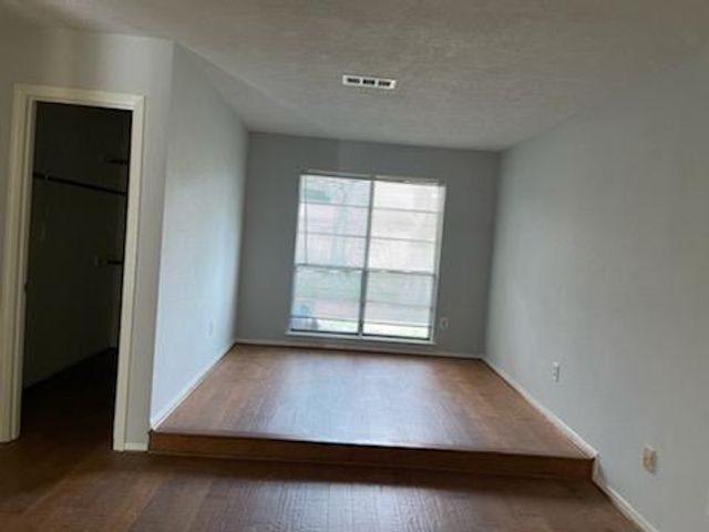 1326 Barrowgate Drive, Sugar Land, TX 77498