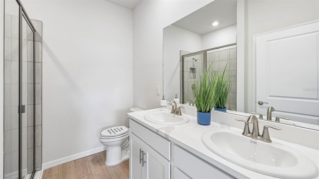 Image 20 of property listing at 309 157TH COURT E, Bradenton, FL 34212