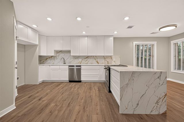 7318 Ramblewood Drive, Magnolia, TX 77354