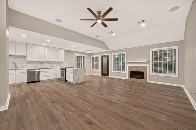 7318 Ramblewood Drive, Magnolia, TX 77354