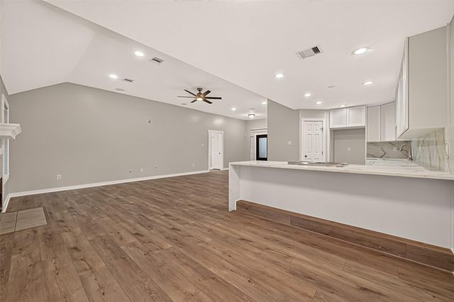 7318 Ramblewood Drive, Magnolia, TX 77354