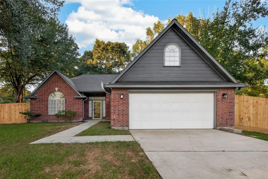 7318 Ramblewood Drive, Magnolia, TX 77354