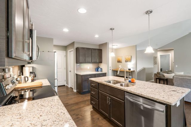 1093 E Lakota Street, Nixa, MO 65714