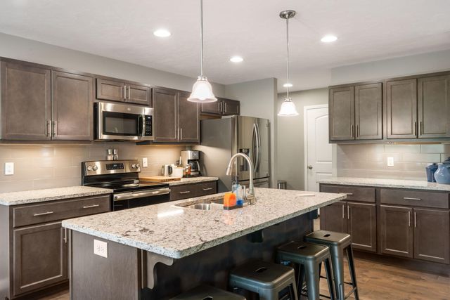 1093 E Lakota Street, Nixa, MO 65714