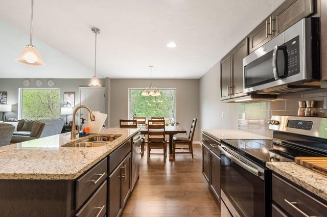 1093 E Lakota Street, Nixa, MO 65714