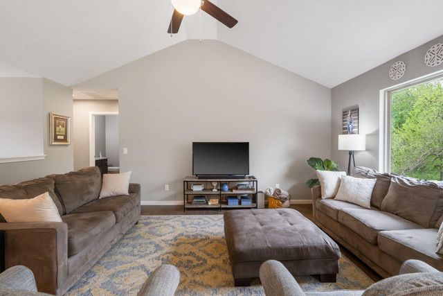 1093 E Lakota Street, Nixa, MO 65714