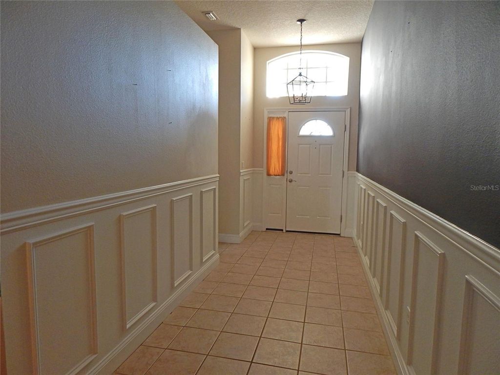 Image 2 of property listing at 6519 BRIDGECREST DRIVE, Lithia, FL 33547