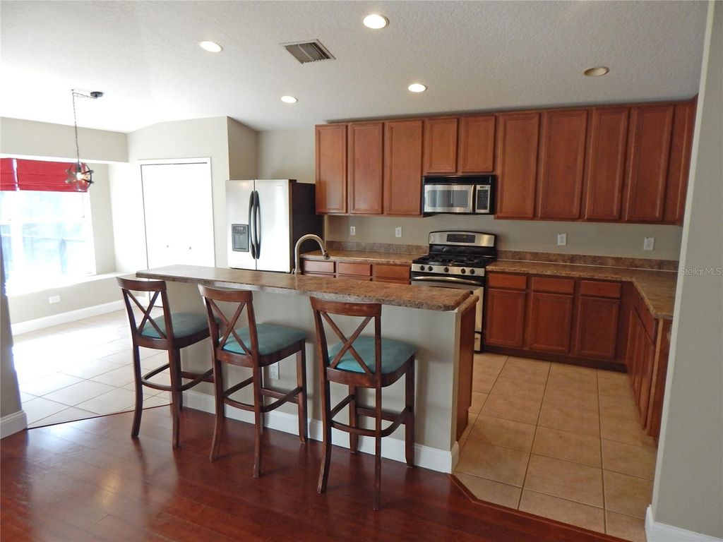 Image 12 of property listing at 6519 BRIDGECREST DRIVE, Lithia, FL 33547