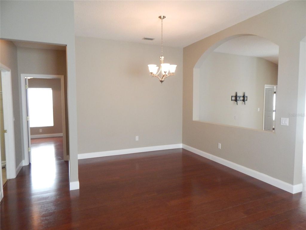 Image 5 of property listing at 6519 BRIDGECREST DRIVE, Lithia, FL 33547