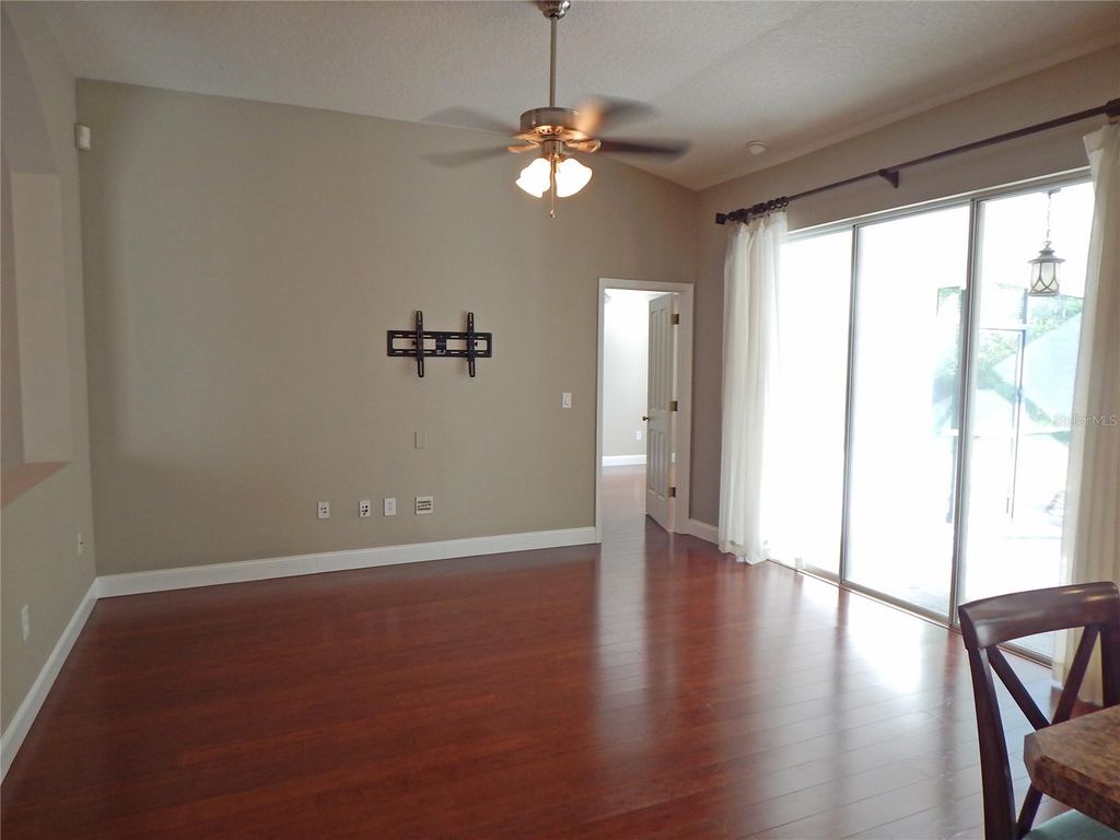 Image 6 of property listing at 6519 BRIDGECREST DRIVE, Lithia, FL 33547