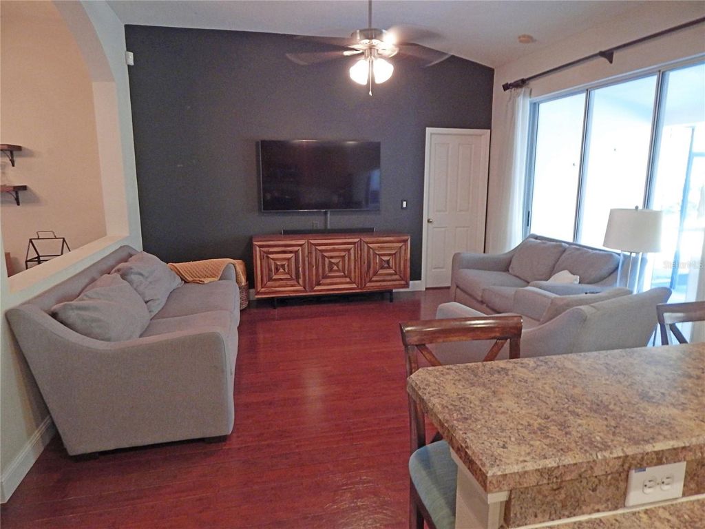 Image 7 of property listing at 6519 BRIDGECREST DRIVE, Lithia, FL 33547