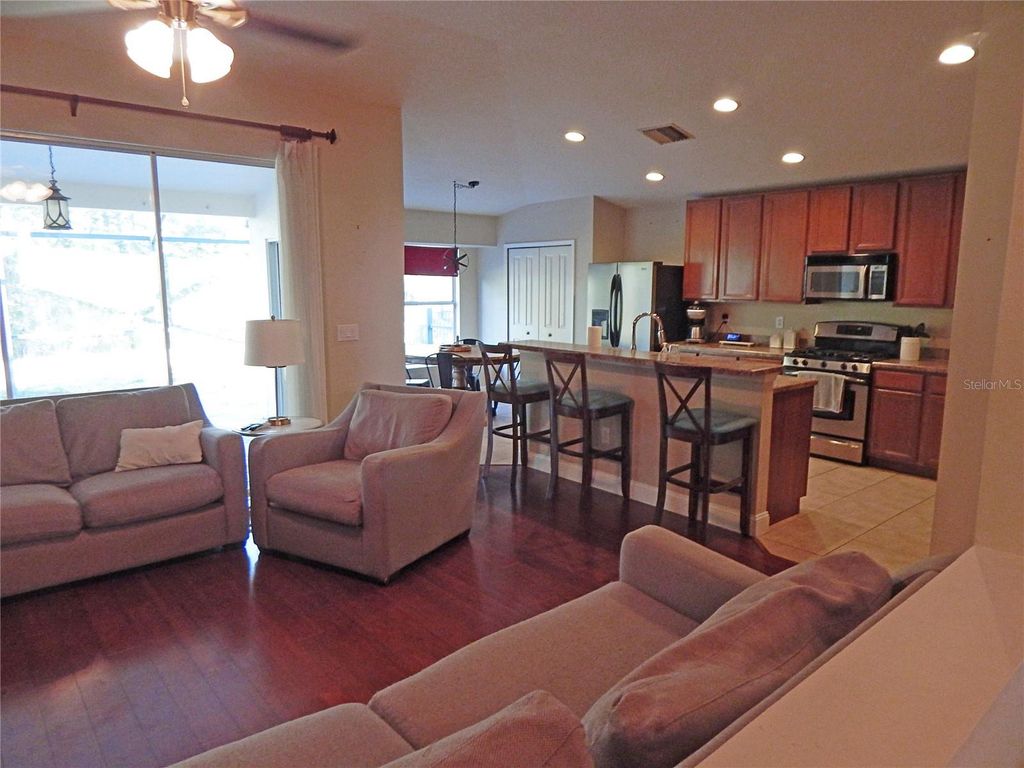 Image 8 of property listing at 6519 BRIDGECREST DRIVE, Lithia, FL 33547