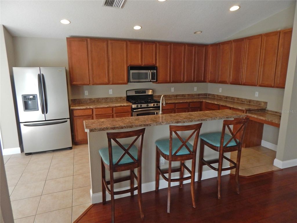 Image 9 of property listing at 6519 BRIDGECREST DRIVE, Lithia, FL 33547