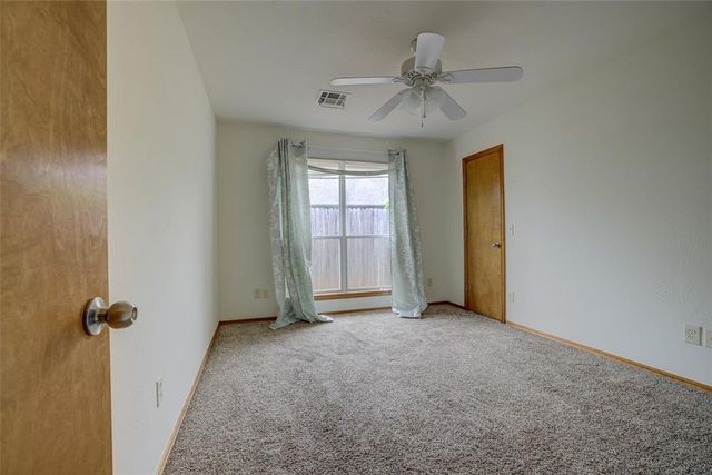 913 Elm Creek Drive, Moore, OK 73160