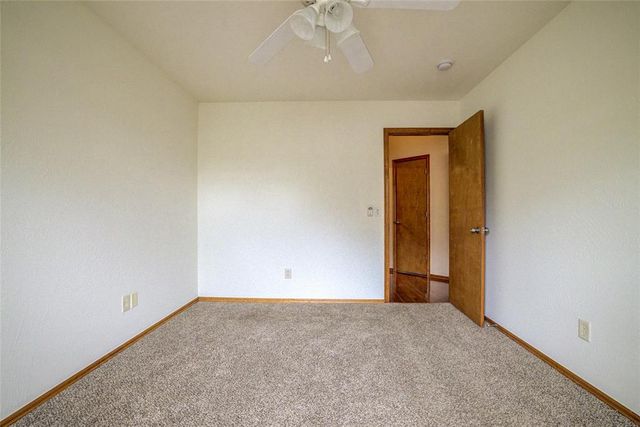 913 Elm Creek Drive, Moore, OK 73160