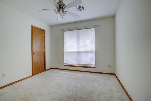 913 Elm Creek Drive, Moore, OK 73160