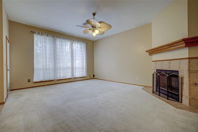 913 Elm Creek Drive, Moore, OK 73160