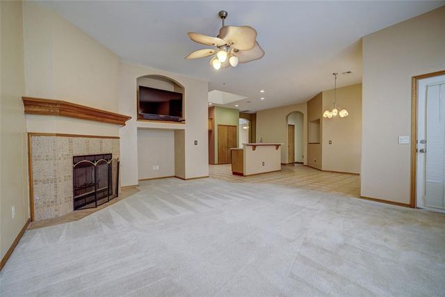 913 Elm Creek Drive, Moore, OK 73160