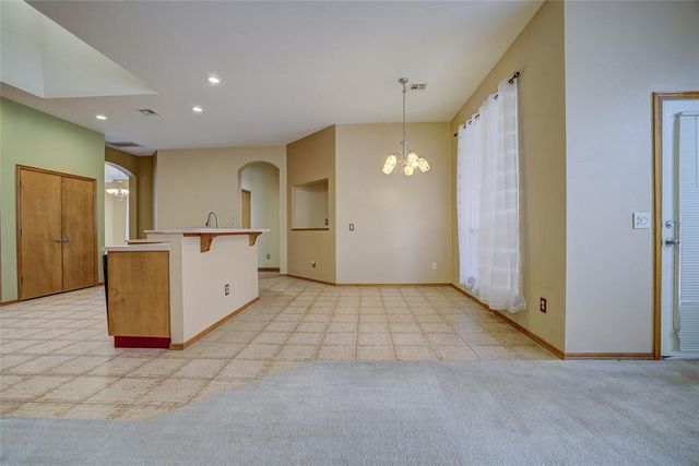 913 Elm Creek Drive, Moore, OK 73160