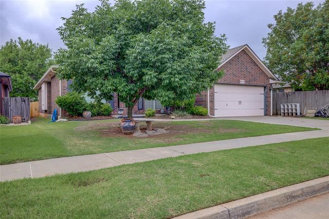 913 Elm Creek Drive, Moore, OK 73160