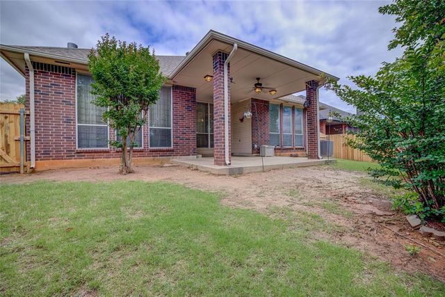 913 Elm Creek Drive, Moore, OK 73160