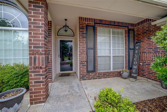 913 Elm Creek Drive, Moore, OK 73160