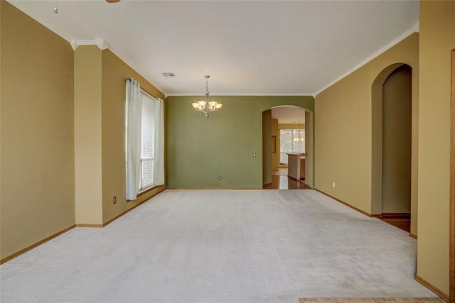 913 Elm Creek Drive, Moore, OK 73160