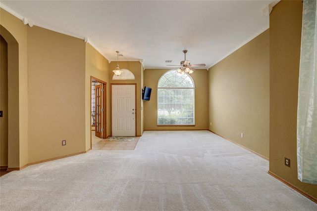 913 Elm Creek Drive, Moore, OK 73160