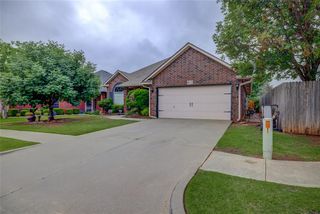 913 Elm Creek Drive, Moore, OK 73160