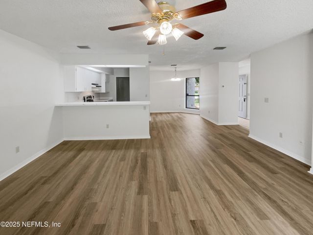 1127 ROMAINE Circle W, Jacksonville, FL 32225