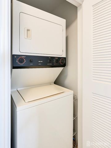 340 Bowler Court, Piscataway, NJ 08854