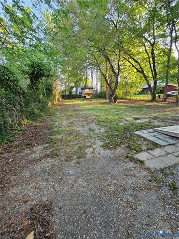 2702 Milhorn St, Colonial Heights, VA 23834