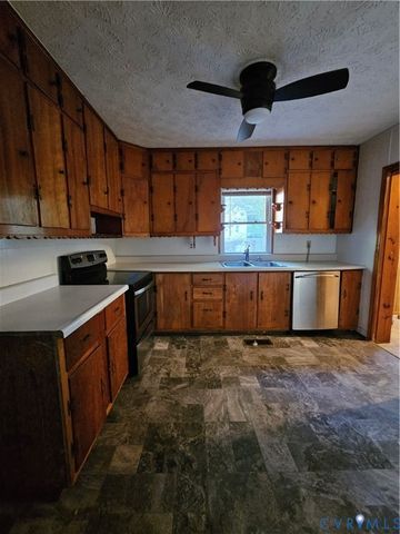 2702 Milhorn St, Colonial Heights, VA 23834