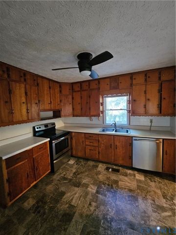 2702 Milhorn St, Colonial Heights, VA 23834