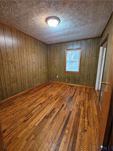 2702 Milhorn St, Colonial Heights, VA 23834