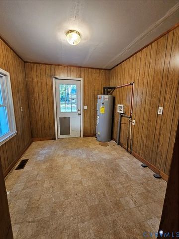 2702 Milhorn St, Colonial Heights, VA 23834