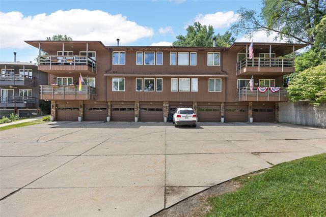 1723 Pikes Peak Ct NE, Cedar Rapids, IA 52402
