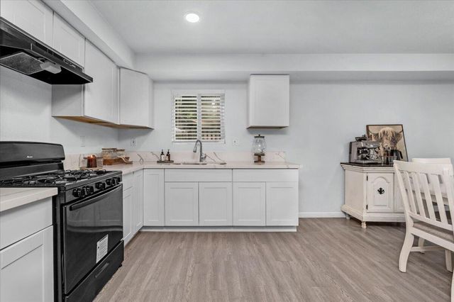 2423 E Vassar Drive, Visalia, CA 93292