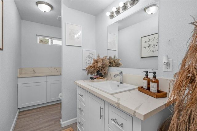 2423 E Vassar Drive, Visalia, CA 93292