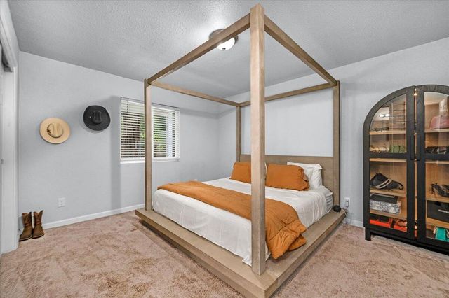 2423 E Vassar Drive, Visalia, CA 93292