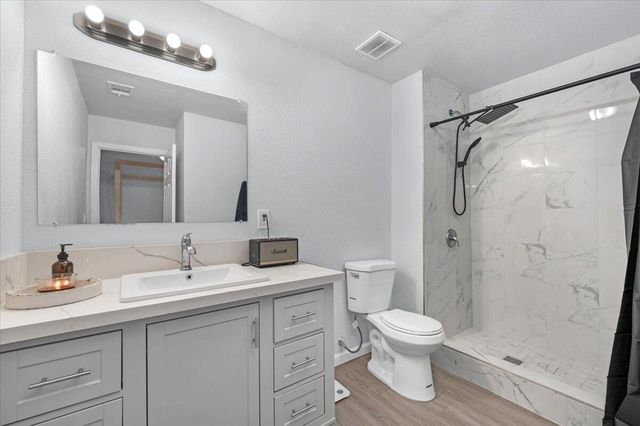 2423 E Vassar Drive, Visalia, CA 93292