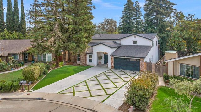 2423 E Vassar Drive, Visalia, CA 93292