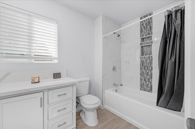 2423 E Vassar Drive, Visalia, CA 93292