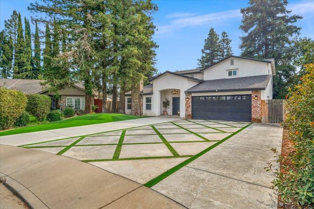 2423 E Vassar Drive, Visalia, CA 93292