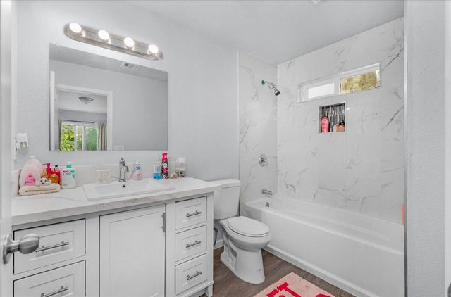 2423 E Vassar Drive, Visalia, CA 93292